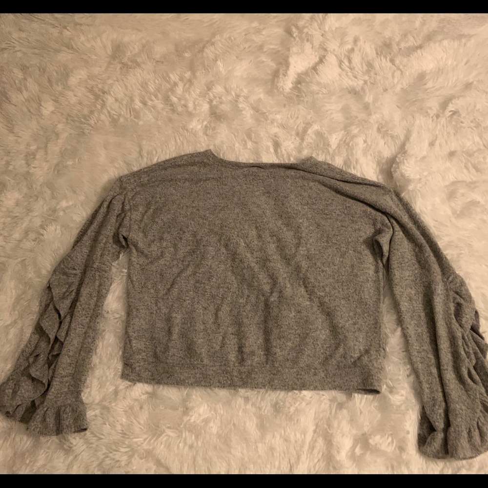 Long sleeve flared shirt.